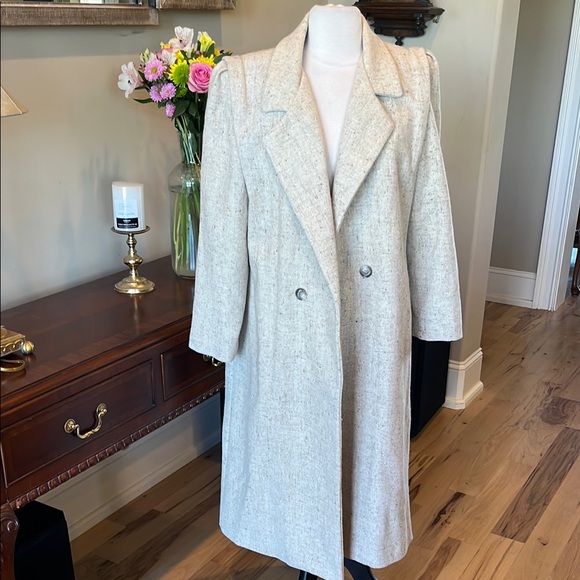 Jackets & Blazers - Vintage Women's Long Speckled Beige Coat
